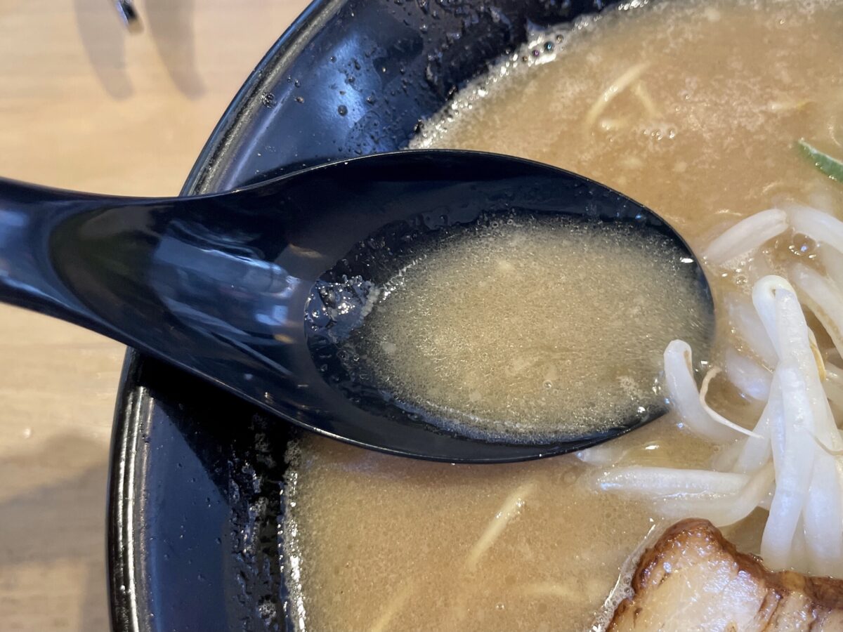 麺屋虎龍(こたつ)のスープ