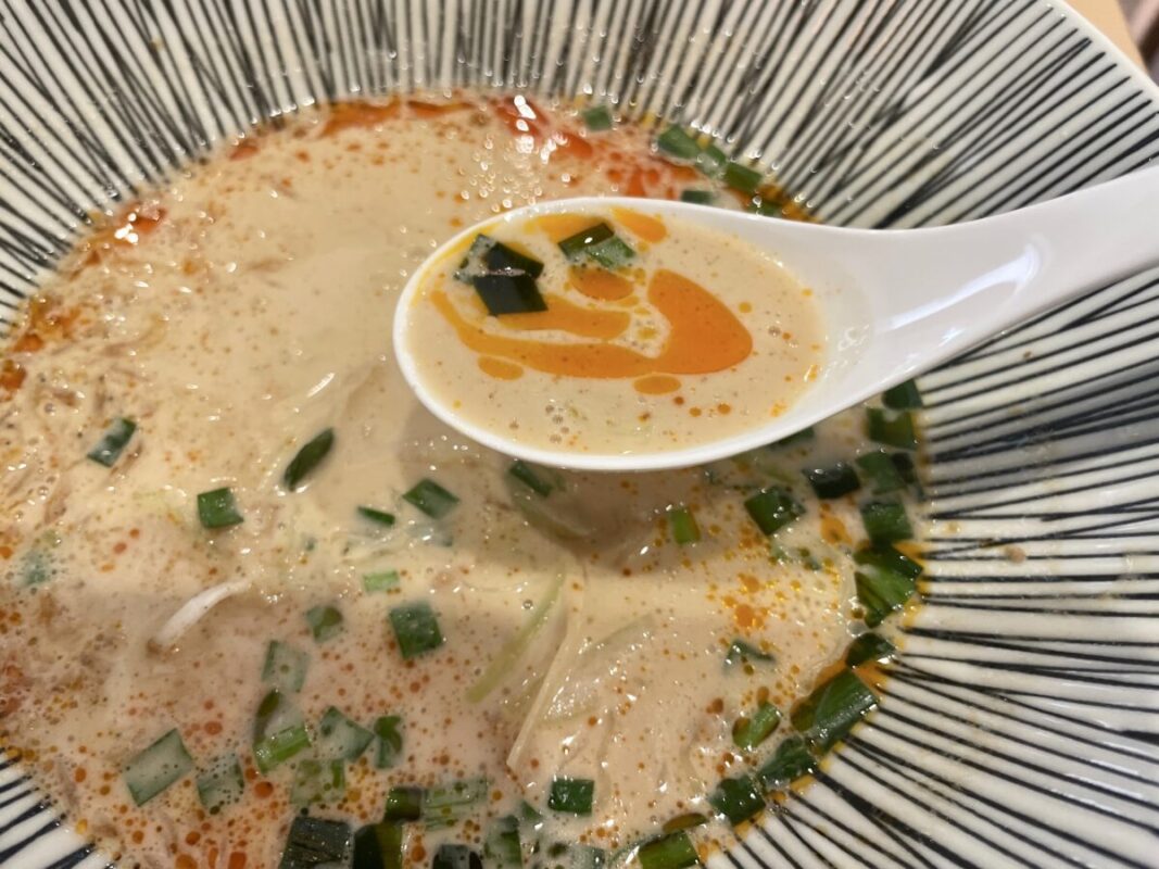 坦々麺一龍のスープ