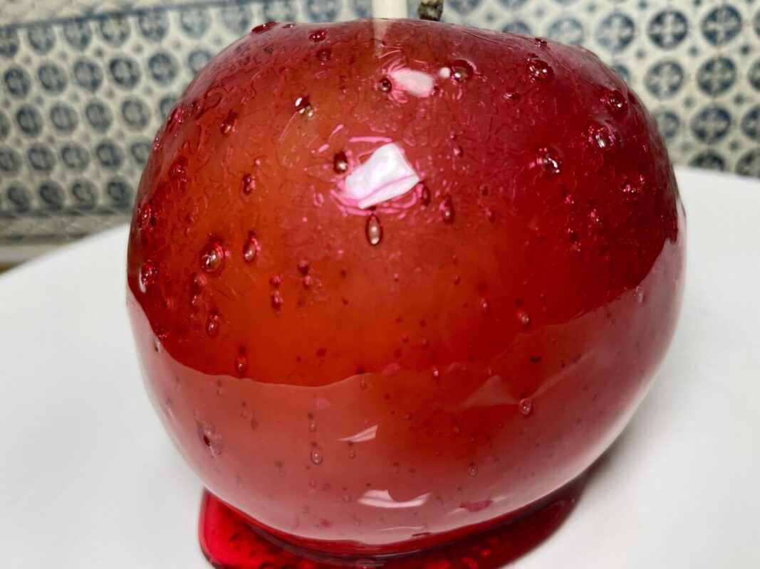 レインボーアップルのりんご飴