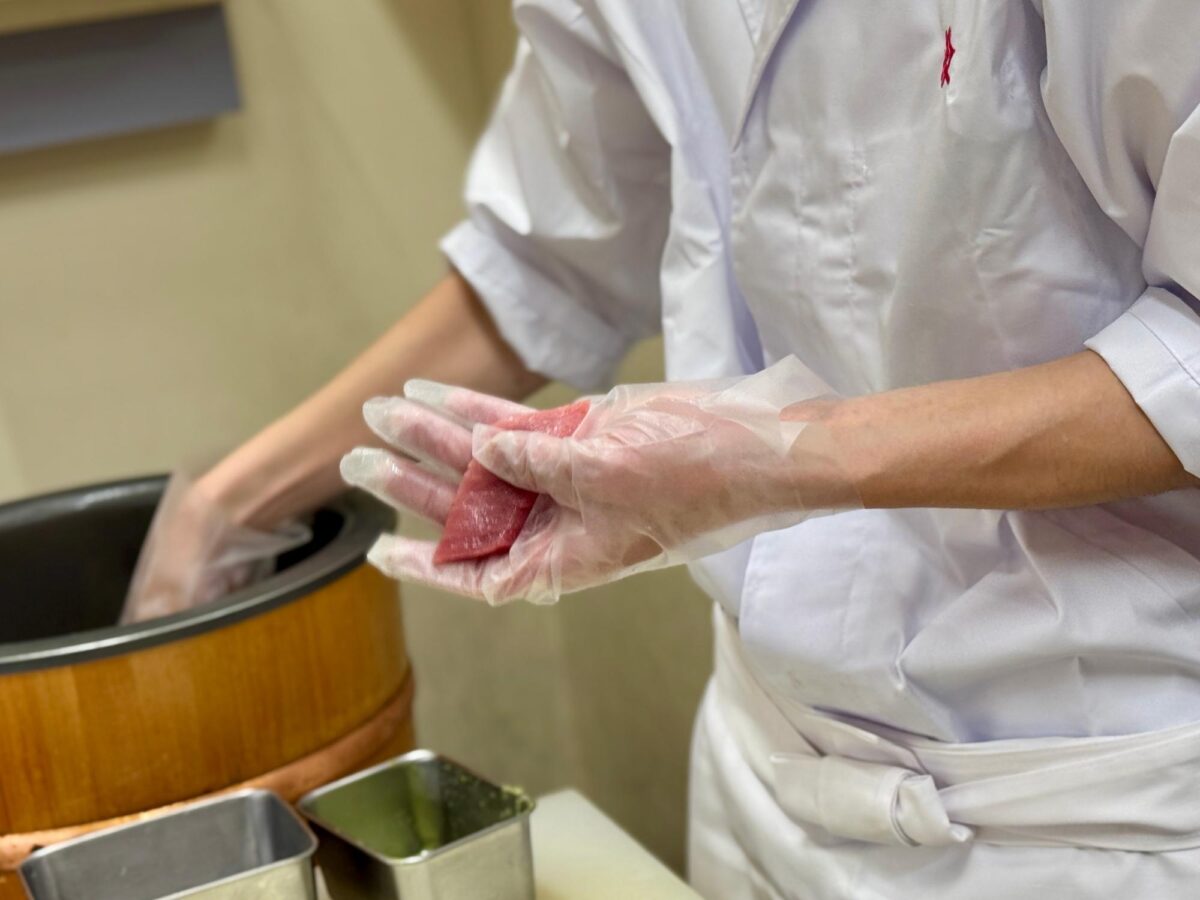 すし華亭 宇都宮中央店 | 口の中でとろける生マグロと旬のネタが自慢の人気寿司店 写真2