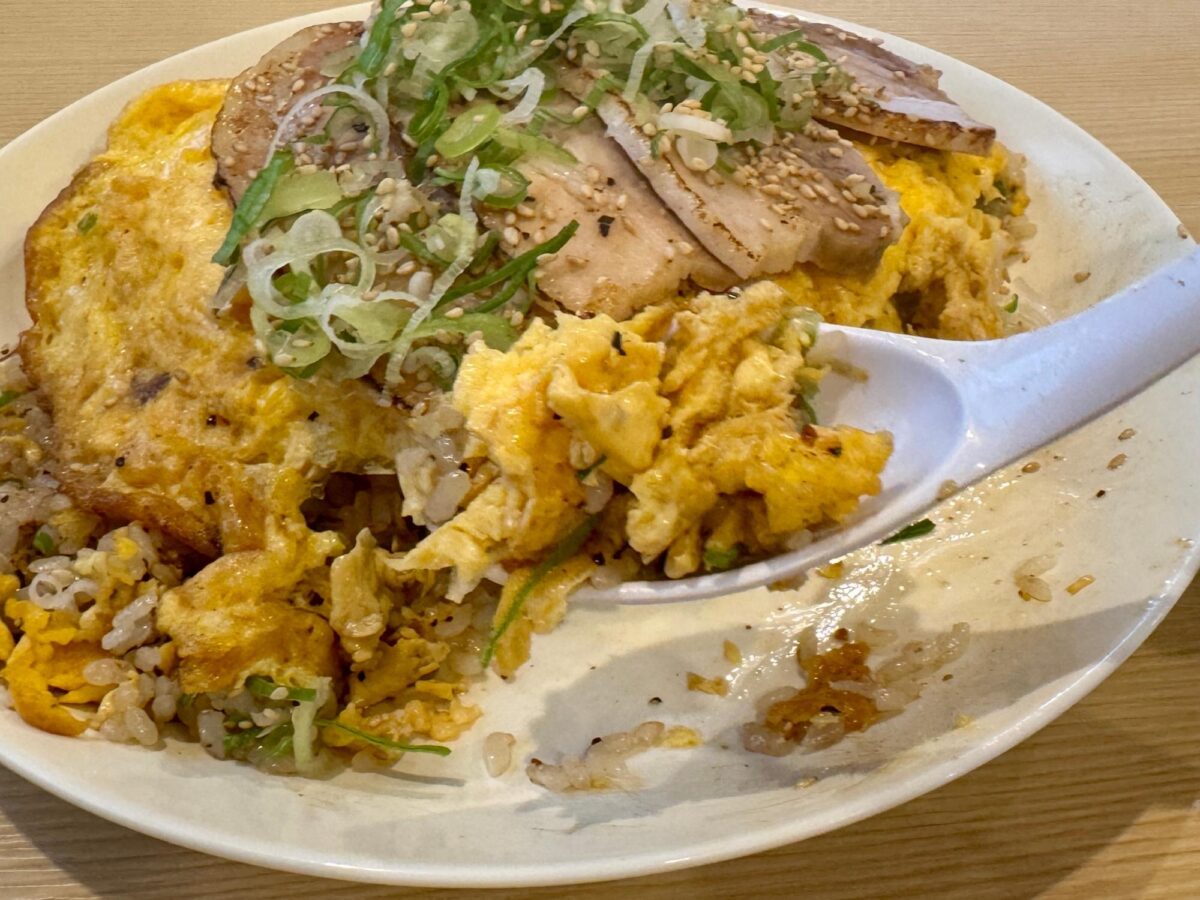 ニクメシヤ（肉飯屋）釜川沿いランチの人気店！名物店主が腕を振るう激ウマ豪快チャーハン 写真4