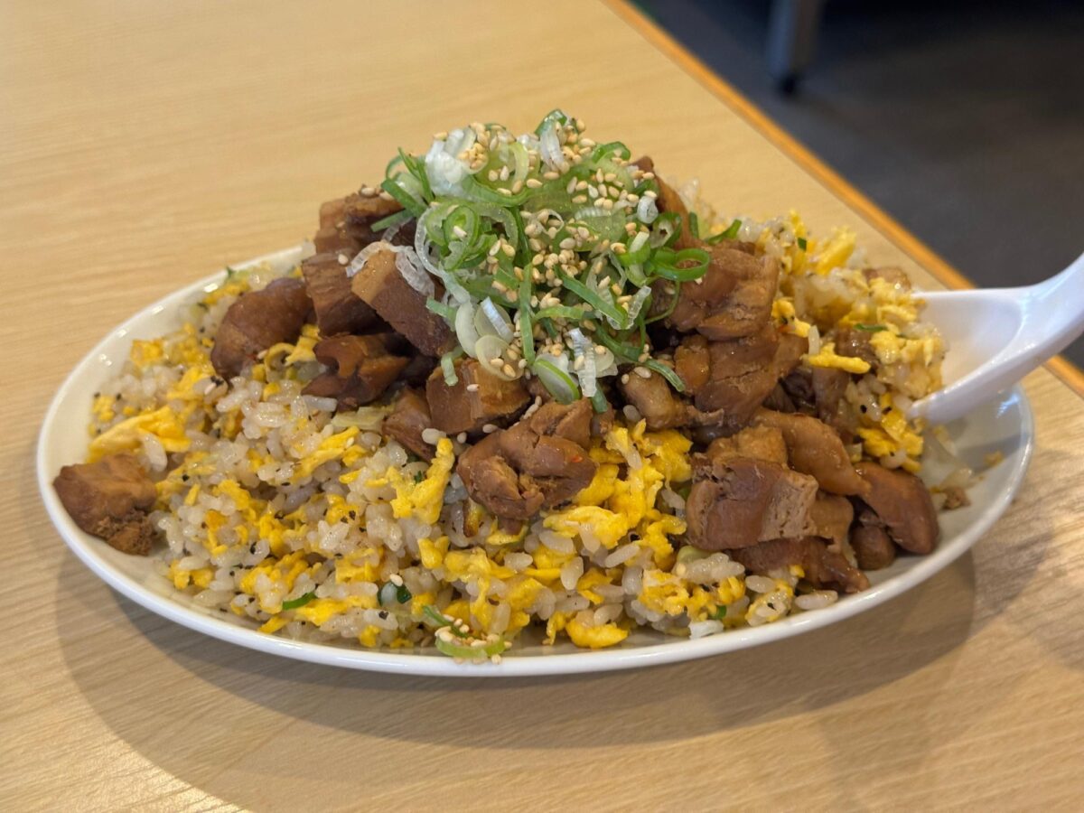 ニクメシヤ（肉飯屋）釜川沿いランチの人気店！名物店主が腕を振るう激ウマ豪快チャーハン 写真5