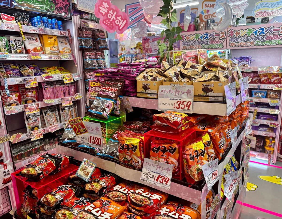 キラキラドンキ トナリエ宇都宮店 | 韓国コスメやお菓子、キャラグッズまで勢揃い！ 写真2
