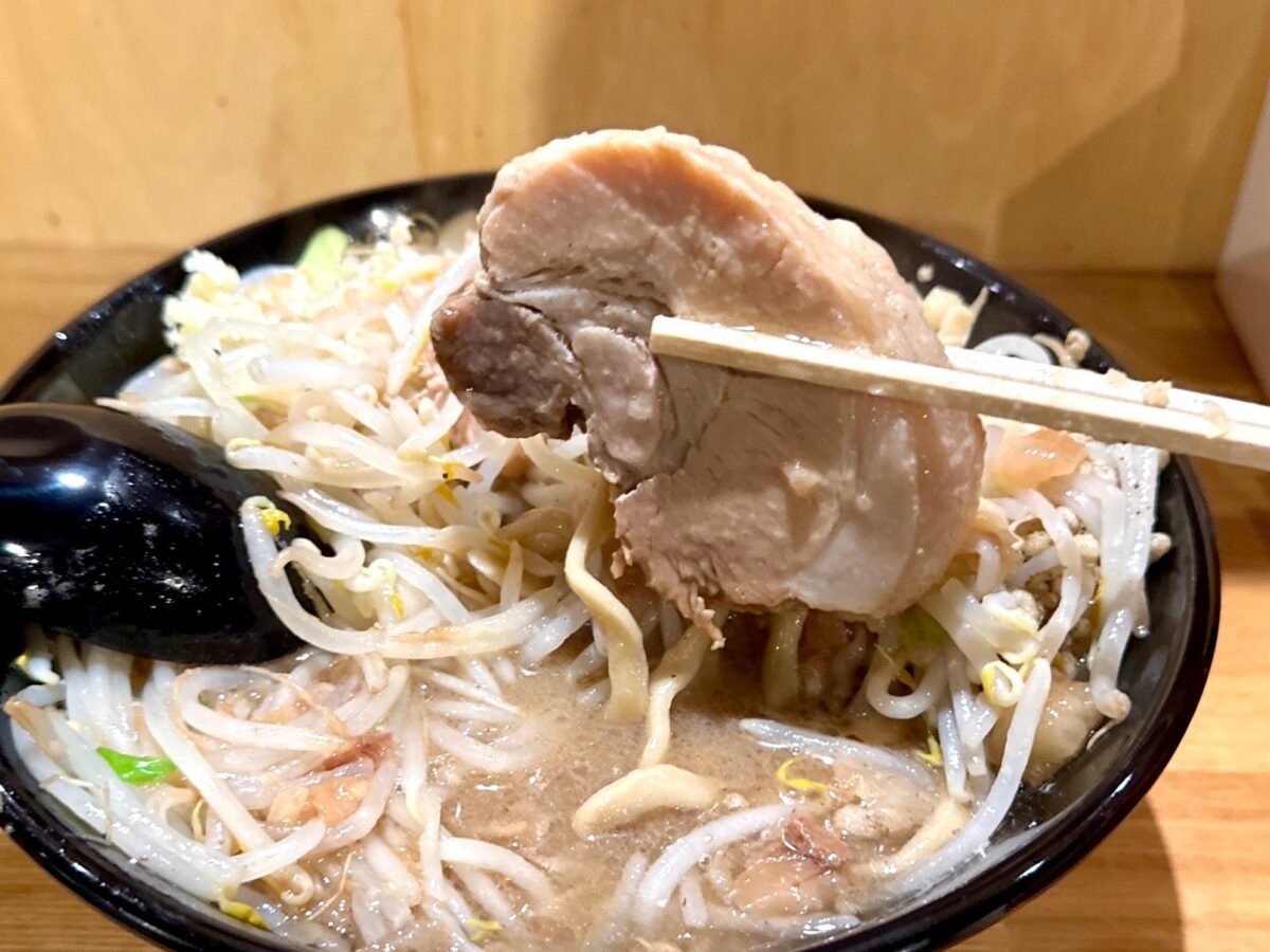 ラーメンジャンクス中央店 |人気のG系ラーメン店が市役所前に！煮干しの二郎系が美味しい 写真8