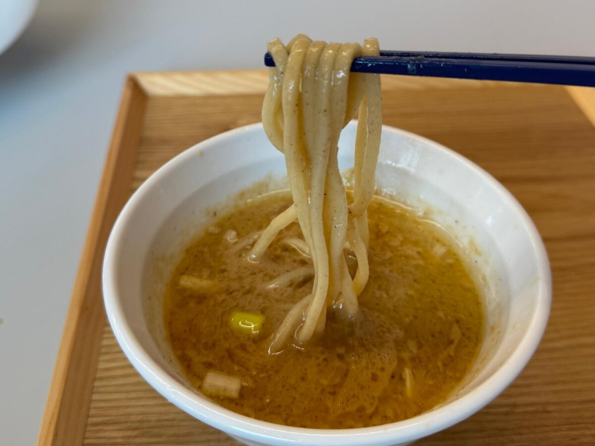 鶏・塩・麺リオン | 一杯のフルコース！女性でも入りやすいカフェみたいなラーメン店 写真5