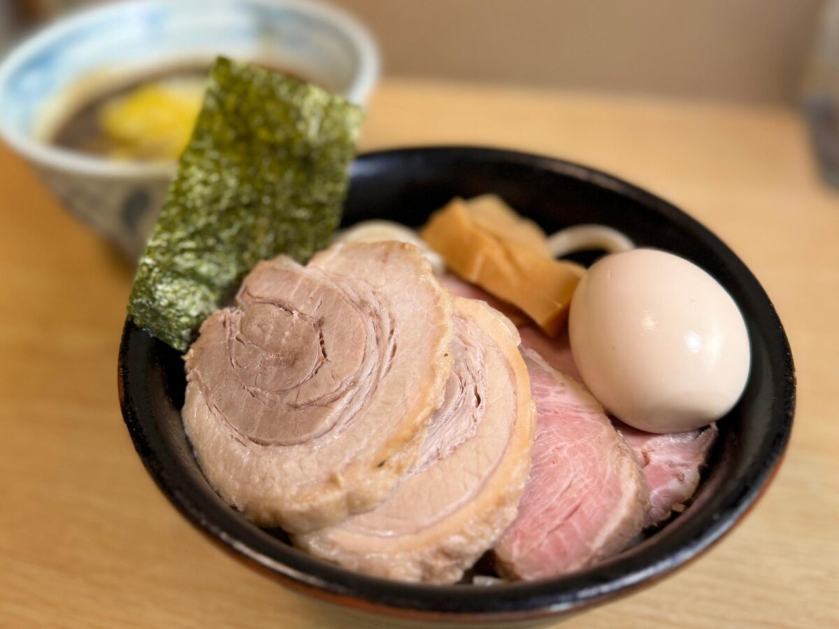村岡屋本店 | 濃厚スープに極太自家製麺!魚介豚骨つけ麺・ラーメンのド定番人気店 写真4