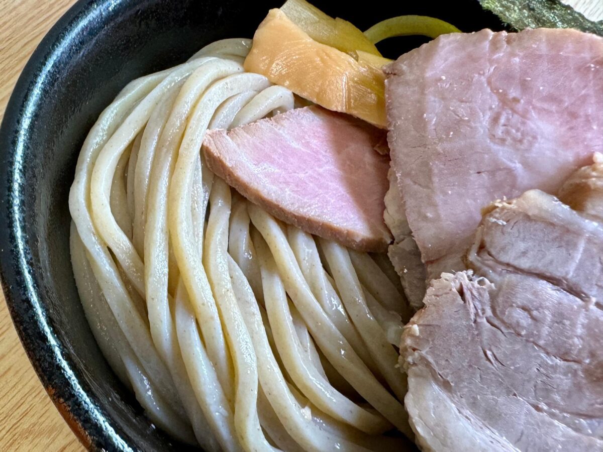 村岡屋本店 | 濃厚スープに極太自家製麺!魚介豚骨つけ麺・ラーメンのド定番人気店 写真5
