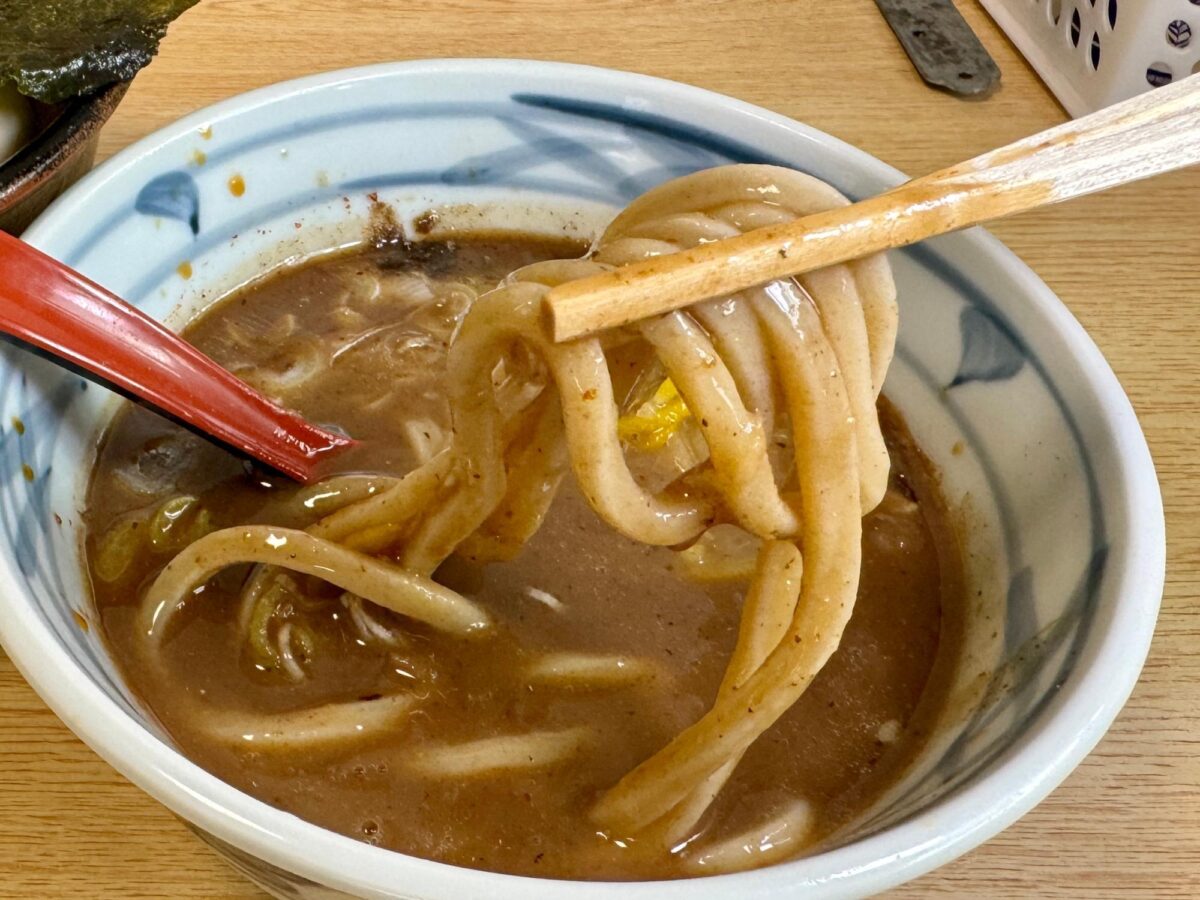 村岡屋本店 | 濃厚スープに極太自家製麺!魚介豚骨つけ麺・ラーメンのド定番人気店 写真6