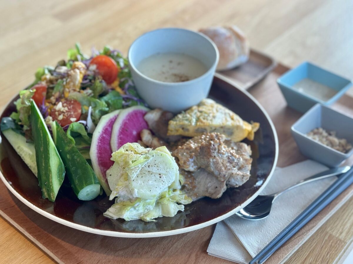 KAMEDA-YA coffee & wine 飛行機部品まで作っている!?自然派カフェ 写真2